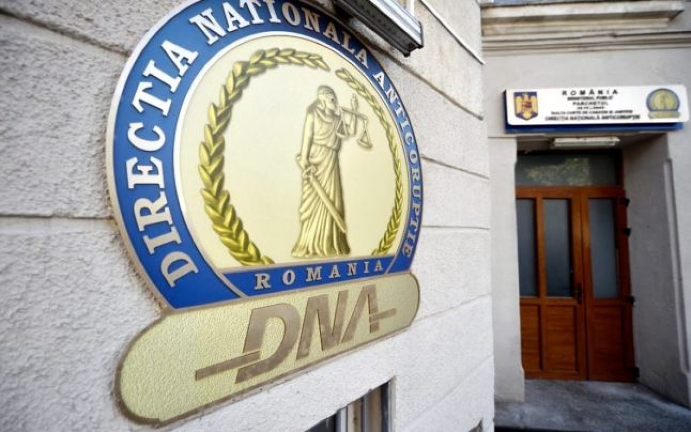 DNA: Trafic de influenţă de 1.000.000 de lei. Fost director la Mediu, actual şef în Autoritatea Vamală, reţinut
