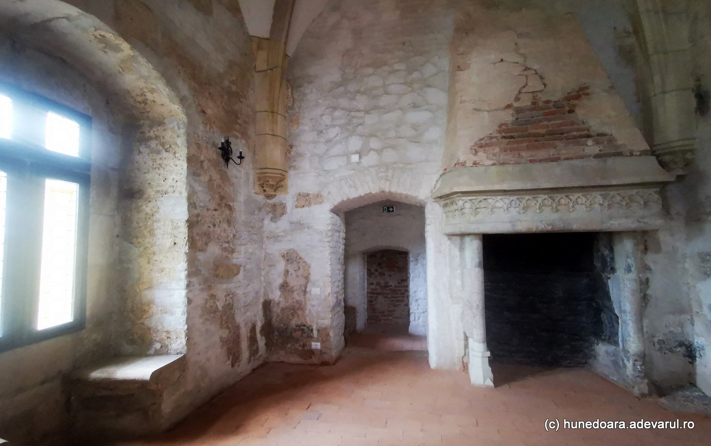 Camera medievală de lux din Castelul Corvinilor, readusă la viață. Aici a locuit temutul Capistrano VIDEO