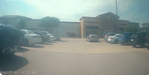 Momentul în care criminalul din Texas începe să împuște oameni în parcarea unui mall VIDEO