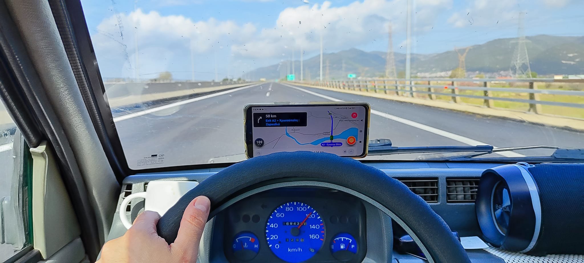Vacanță cu Tico în Grecia: „120 km/h este viteza de croazieră, în depășiri nu zic, că sar ăia de la Euroncap”
