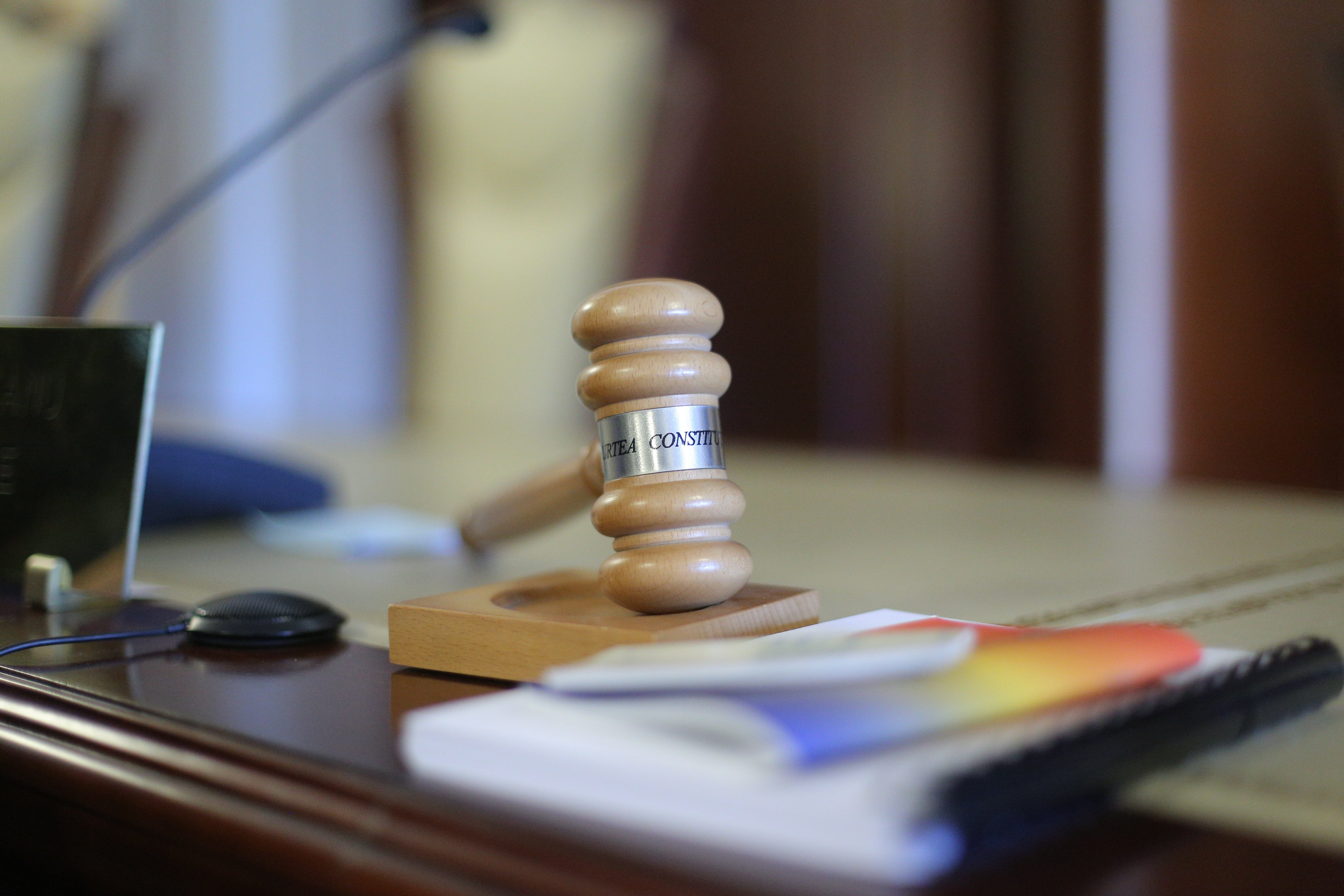 Cum explică CCR decizia în cazul abuzului în serviciu. Folosirea probelor de la serviciile de informații în procese, neconstituțională