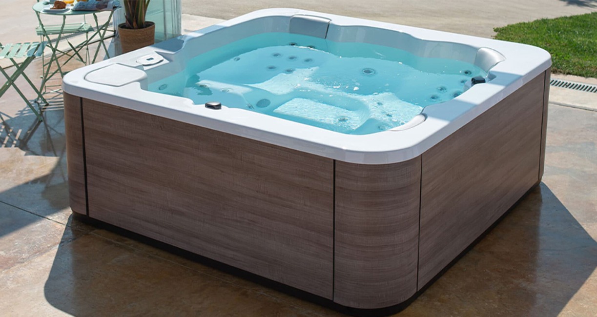Cum să ai parte de relaxare completă chiar la tine acasă? 5 beneficii pe care ți le poate oferi un jacuzzi