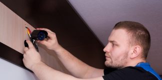Cum să folosești camera de supraveghere de interior pentru a-ți proteja casa și familia