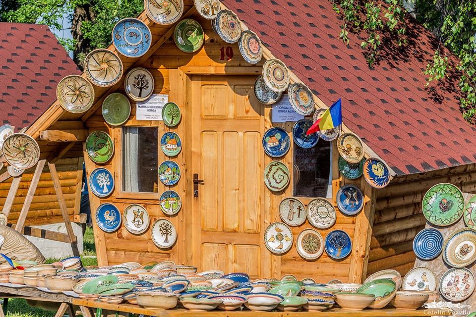 De ce nu mai vin meșterii străini la Târgul de Ceramică de la Horezu. Aici este singurul ceramist „Tezaur Uman Viu” FOTO
