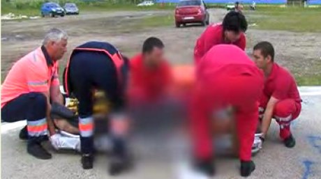 Bărbat dintr-un sat sucevean, mort electrocutat într-un beci pe care îl tencuia Bărbat dintr-un sat sucevean, mort electrocutat într-un beci pe care îl tencuia