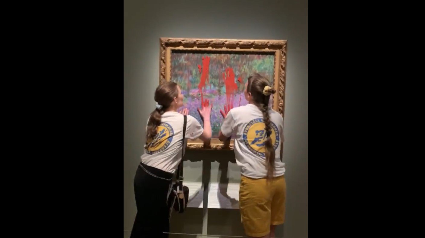 Două activiste de mediu au vandalizat un tablou de Monet, în semn de protest. Care a fost mesajul VIDEO