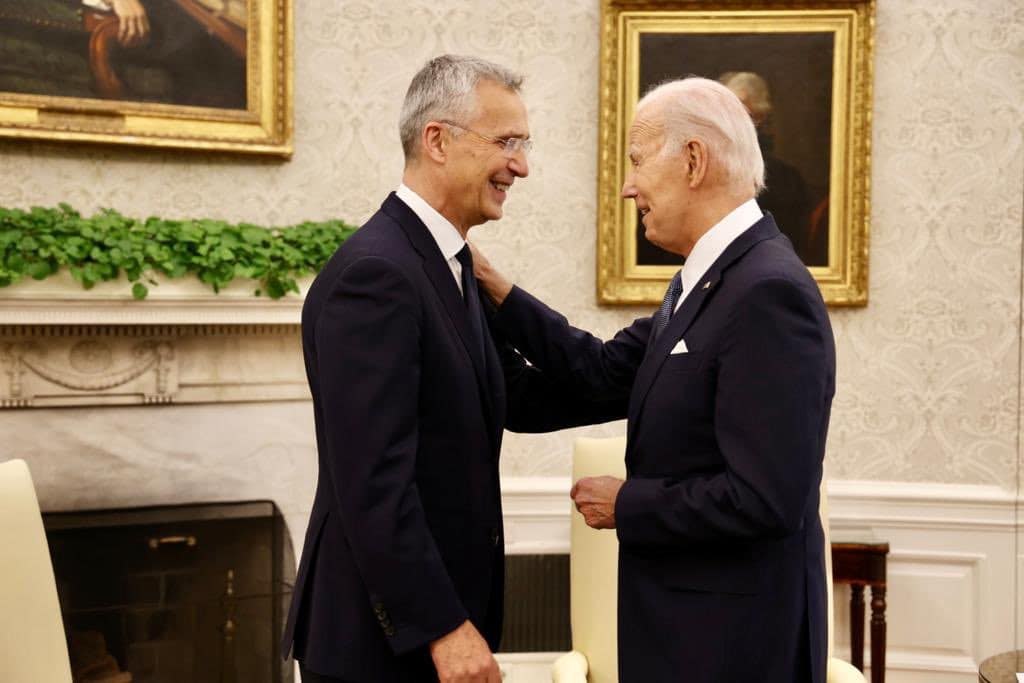 Joe Biden i-a cerut lui Jens Stoltenberg să rămână în funcţia de scretar general al NATO încă un an