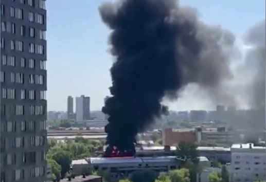 Alertă la Moscova: Incendiu puternic la o uzină VIDEO
