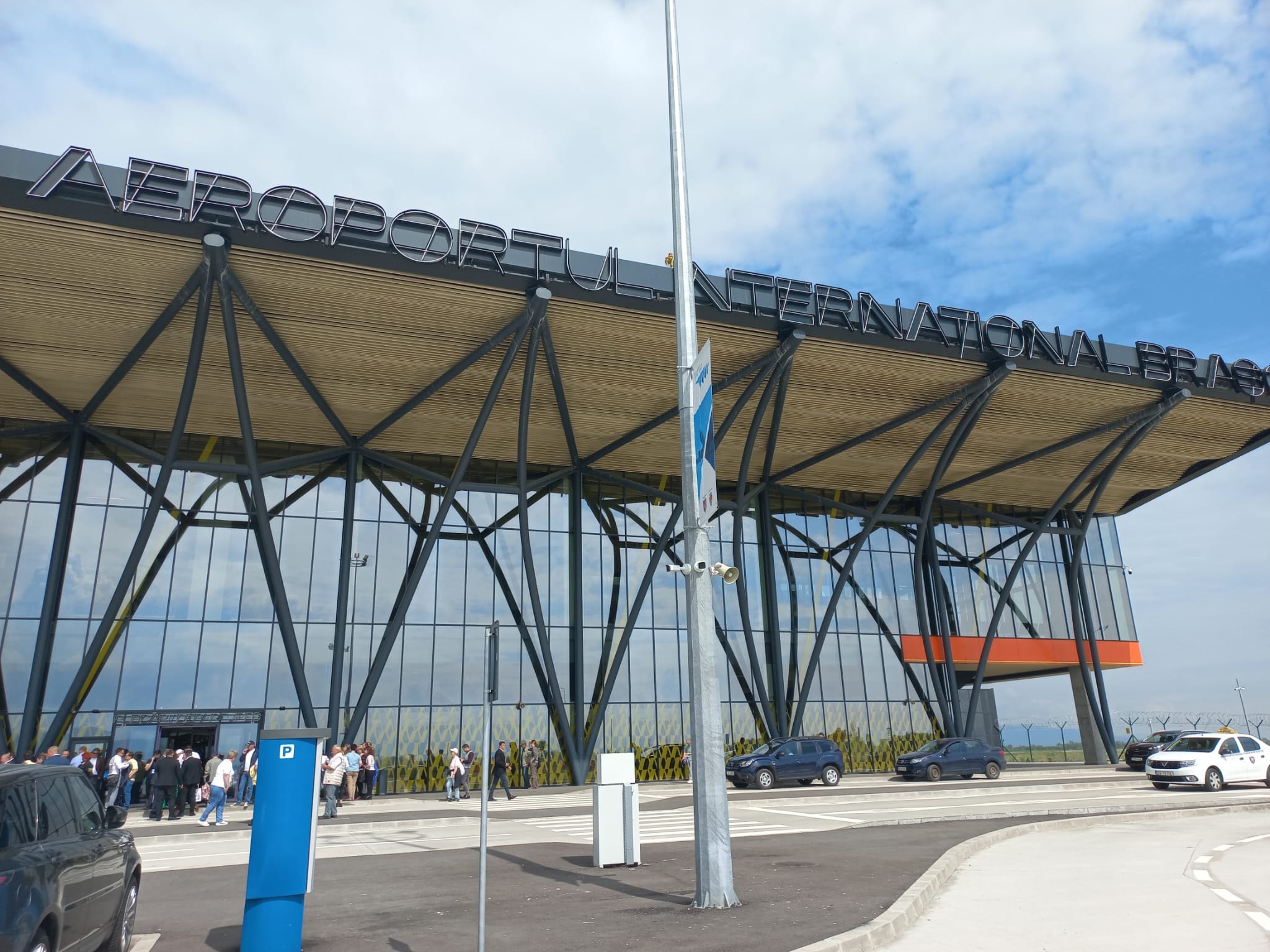 Ironizat pe rețelele sociale, aeroportul de la Brașov a anunțat mai multe destinații