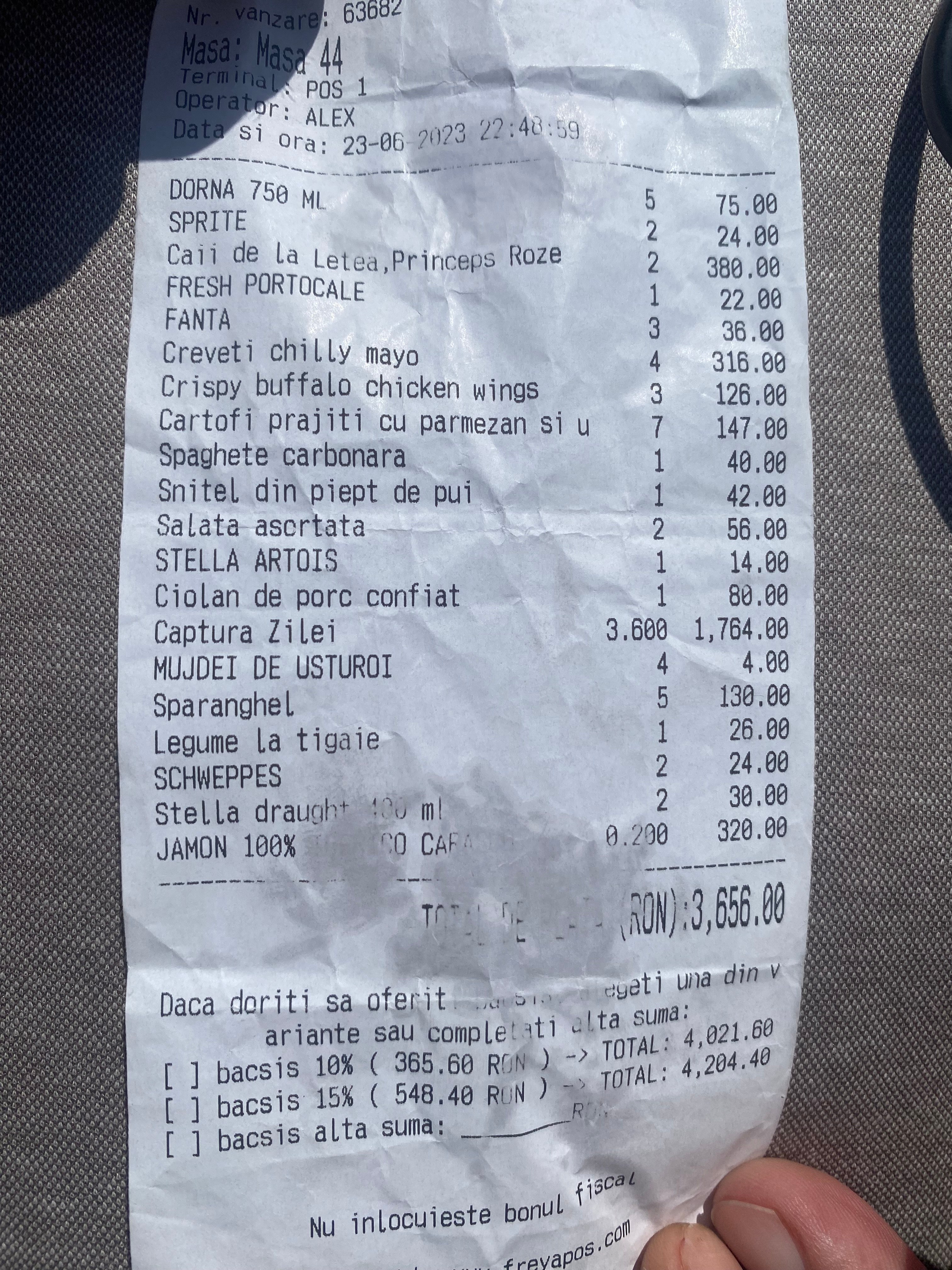 Nota de plată exorbitantă plătită de turiști, pentru un prânz în Năvodari: „Cumpăram trei porci de banii ăștia!“