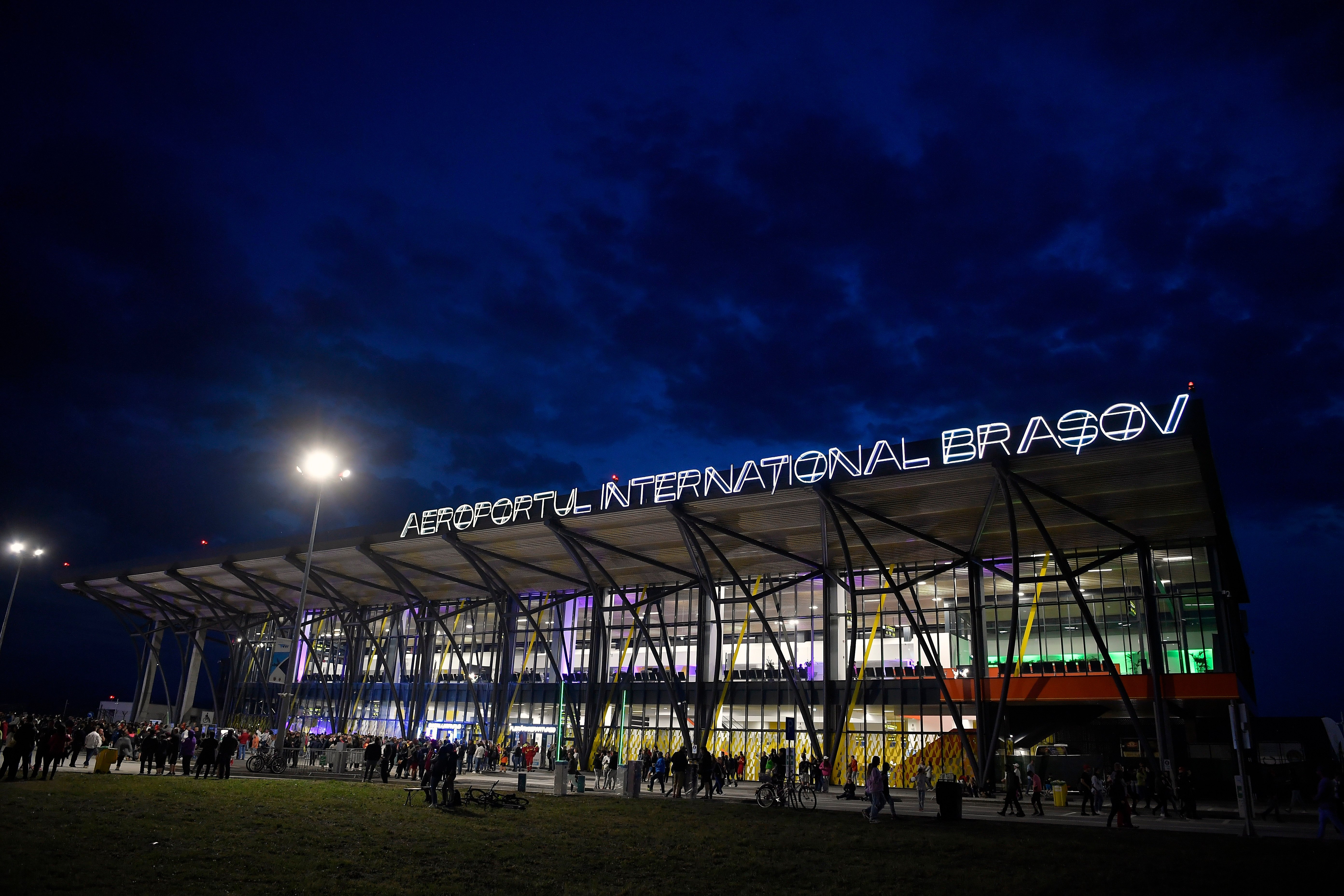 Dan Air renunță la suspendarea zborurilor de pe Aeroportul din Brașov. Explicațiile companiei