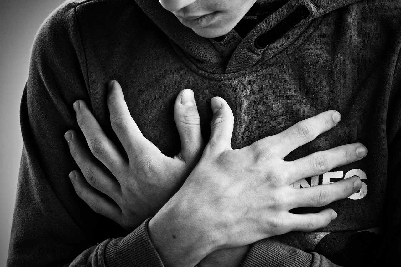 Cum să gestionezi zgomotul intestinal în timpul unei întâlniri importante: 4 trucuri inedite