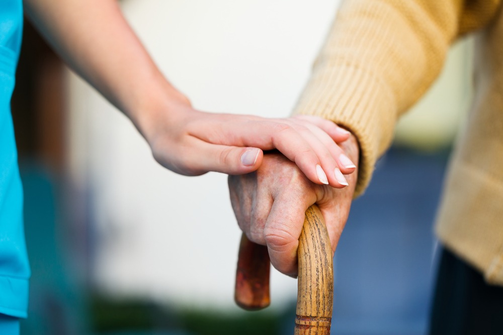 Cum să-i ajuți pe seniori să se adapteze la viața într-un cămin de bătrâni