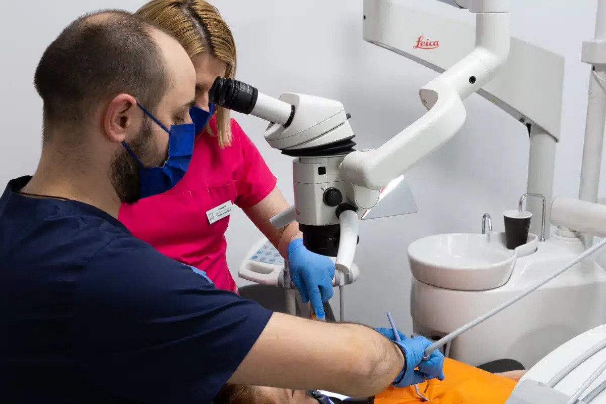 Pedodonția la OmegaOmnident: Investiția în Zâmbetele Sănătoase ale Viitorului