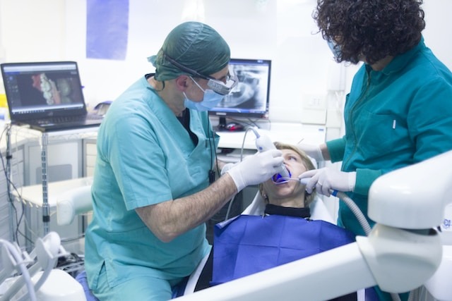 Implanturi dentare – intrebari frecvente