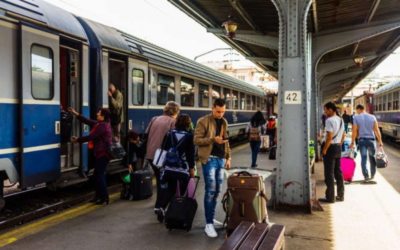 Studentii vor merge aproape gratis cu trenul. La cât a crescut reducerea acordată pentru transport