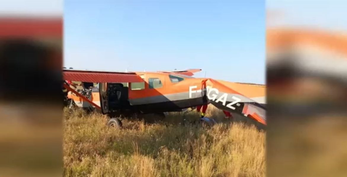 O aeronavă cu șapte persoane a aterizat forţat pe aerodromul din Tuzla. Doi oameni au ajuns la spital