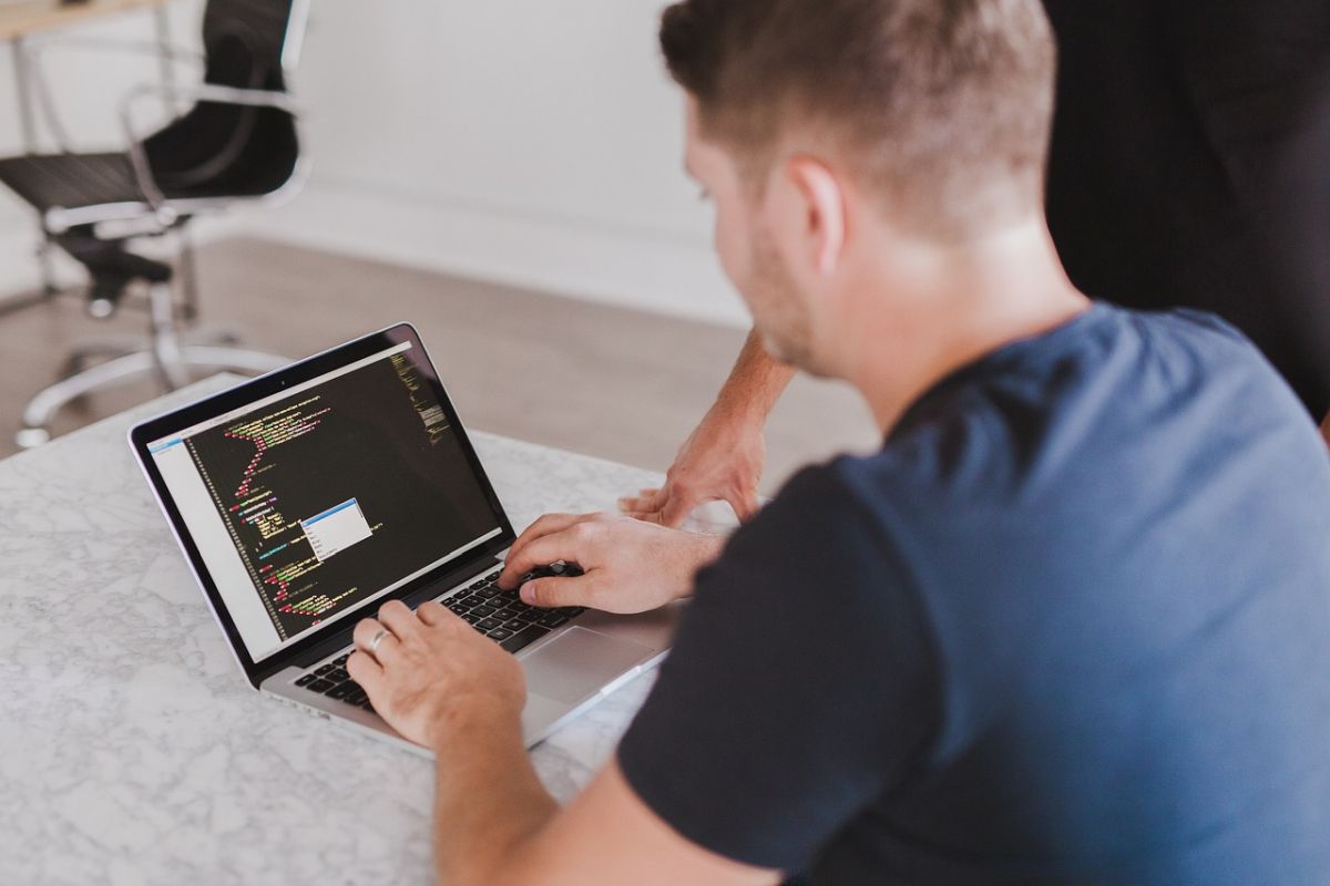 3 lucruri pe care le regasesti intr-un mentorat si de care nu poti avea parte daca urmezi un curs de programare