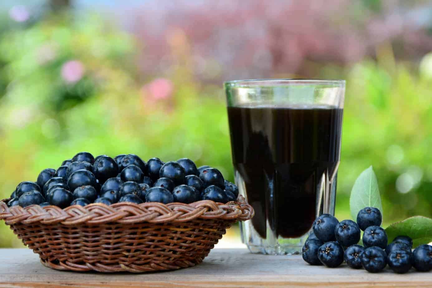 De ce este bine sa consumi suc de aronia