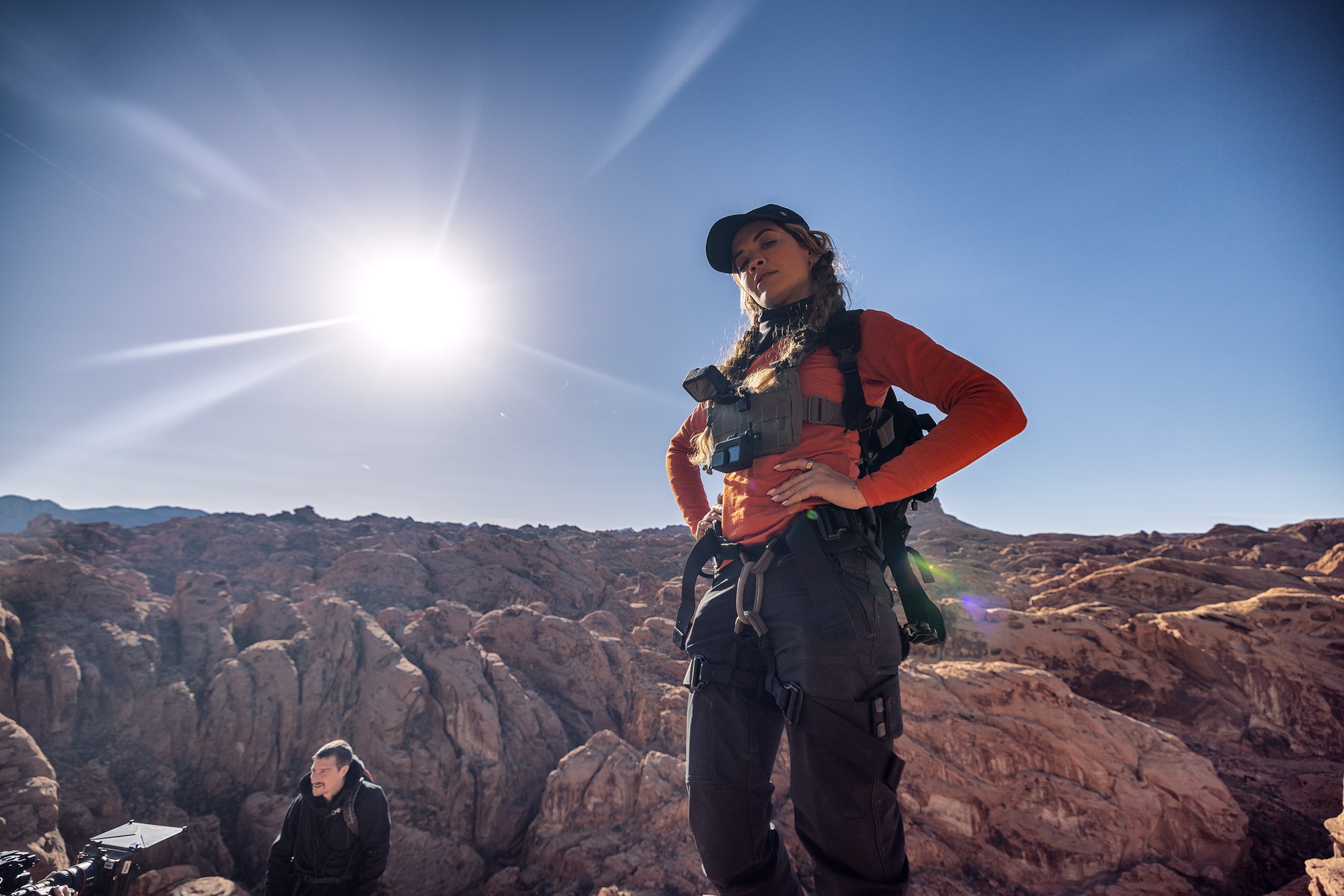 Rita Ora și Bradley Cooper, în sălbăticie cu Bear Grylls, la National Geographic