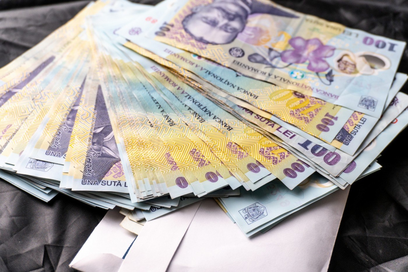 Peste 10.000 de beneficiari de pensii speciale în iulie 2023. Cât a ajuns să câștige în medie un pensionar special