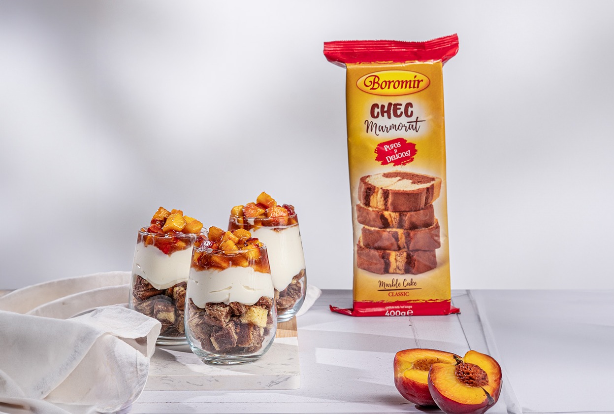 Cheesecake la pahar cu piersici și Chec marmorat Boromir