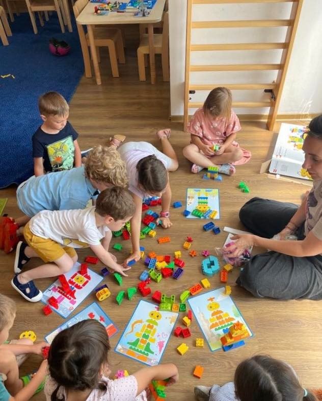 Premieră. Copii de grădiniță educați în stil Cambridge