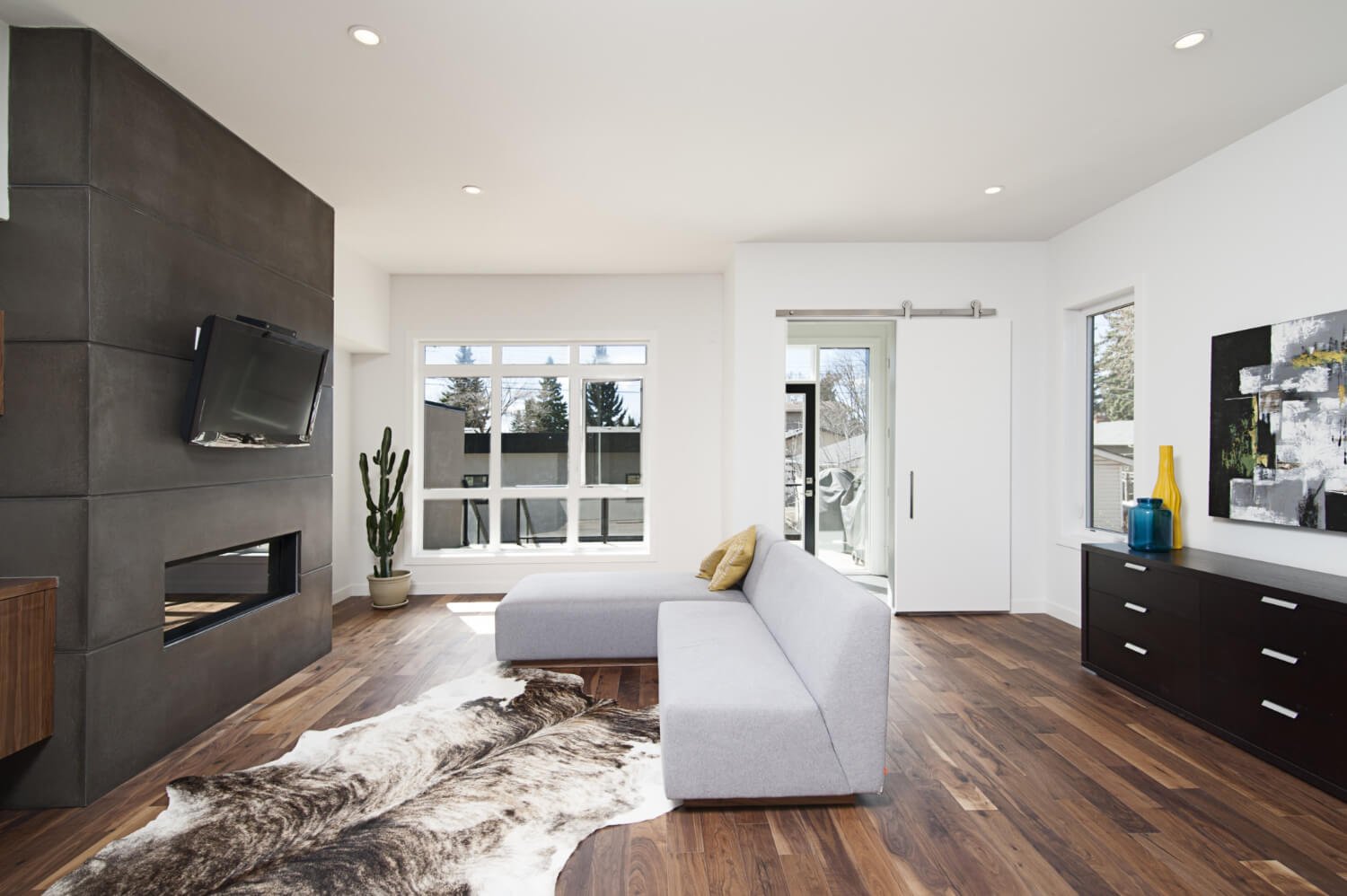 Smart Home Essentials: Cele 5 Aspecte Indispensabile pentru O Locuință Modernă Smart Home Essentials: Cele 5 Aspecte Indispensabile pentru O Locuință Modernă