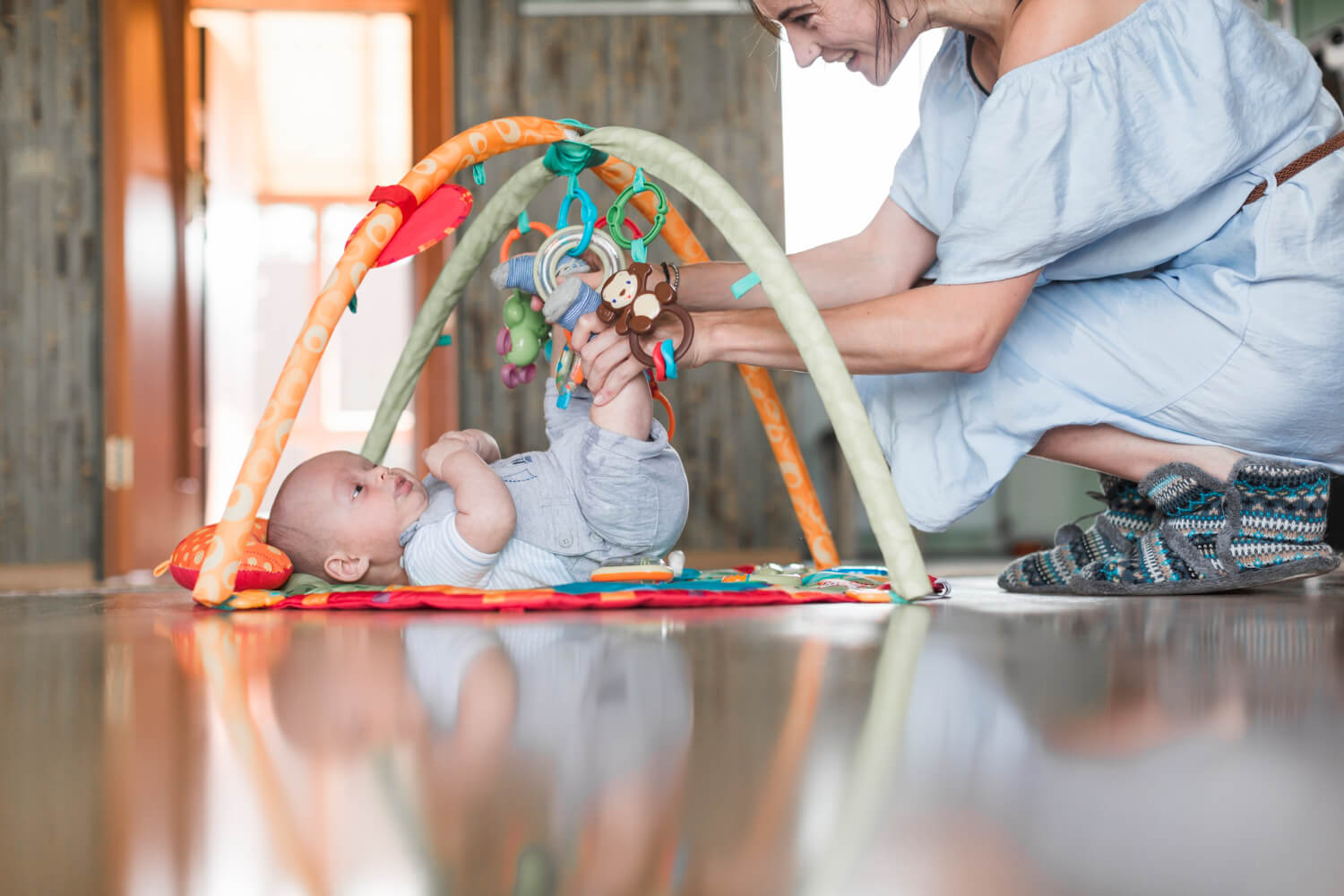 Dezvoltare Motorie și Cognitivă: Top 5 Beneficii Ale Unei Saltele cu Activități Pentru Micuțul Tău