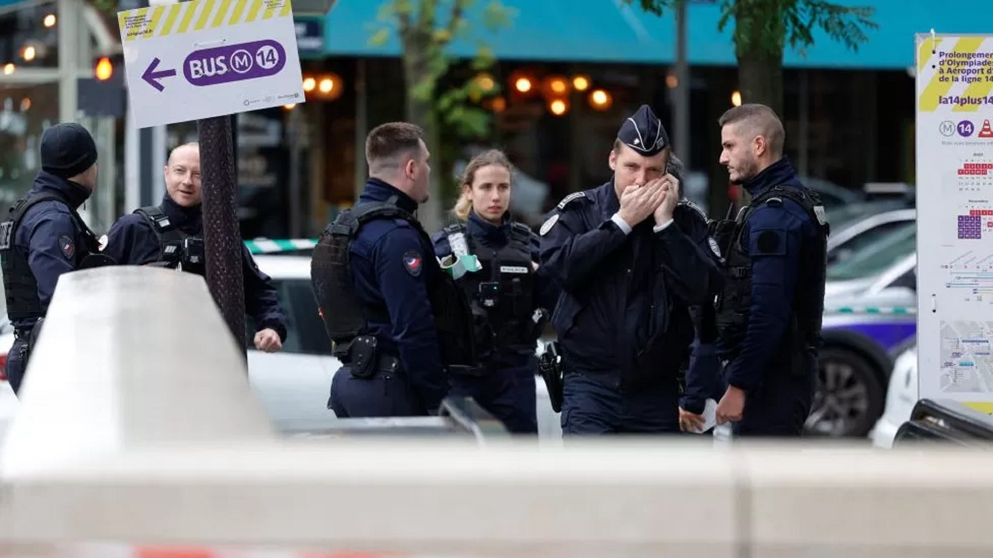 Atac armat în Paris: O persoană a fost ucisă, iar alta rănită, agresorul a fost prins