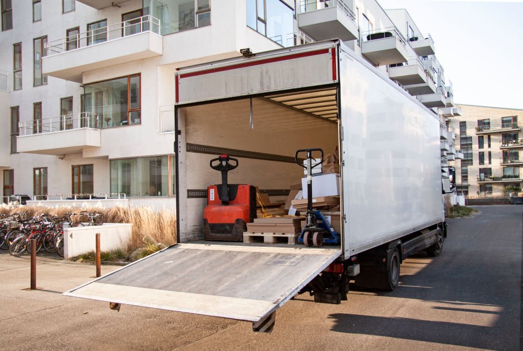 Servicii complete pentru debarasare mobilier pentru persoane fizice si persoane juridice