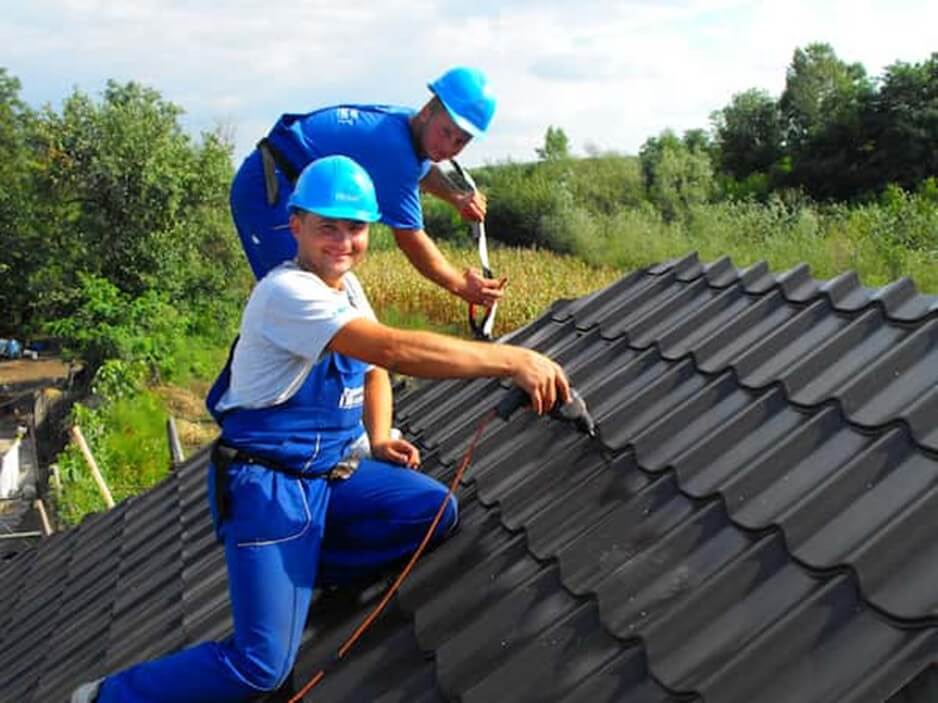 Patru caracteristici ale tiglei metalice ce o fac alegerea ideala pentru renovarea unei case