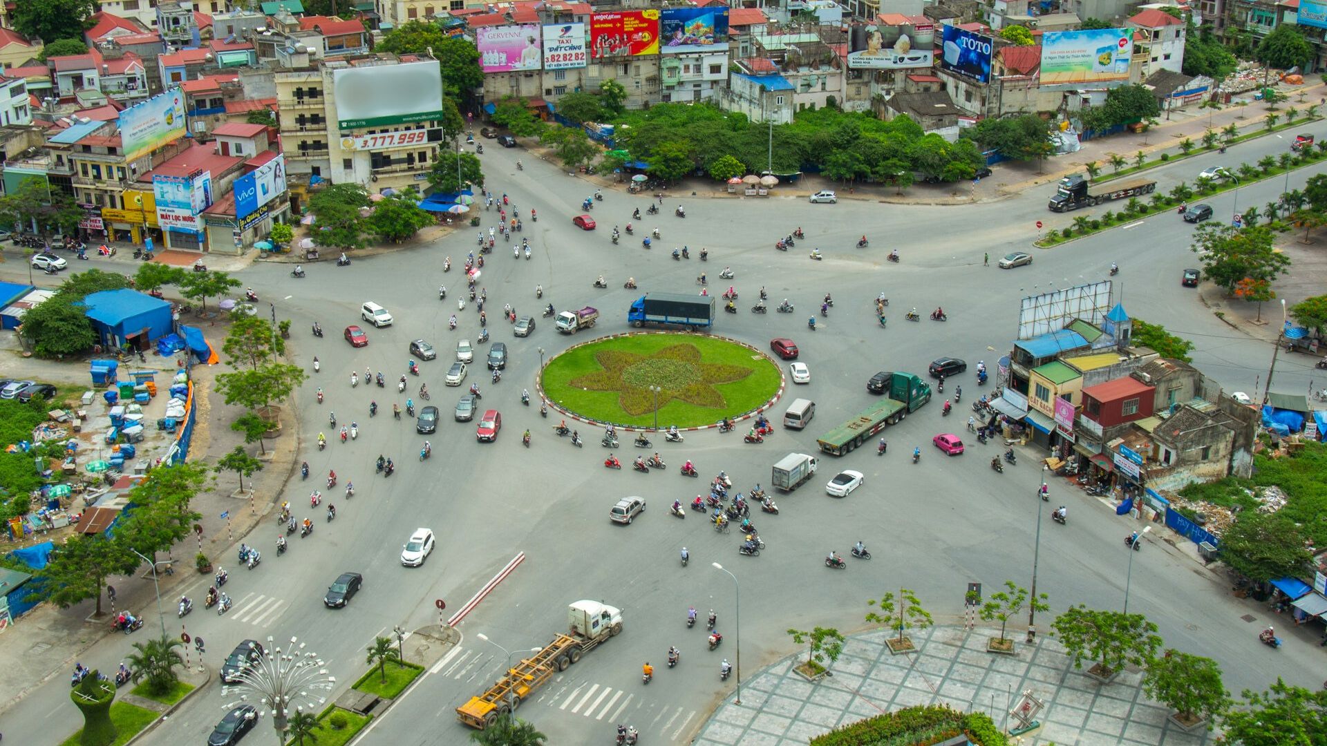 De ce atât de multe persoane folosesc scutere? De ce atât de multe persoane folosesc scutere?