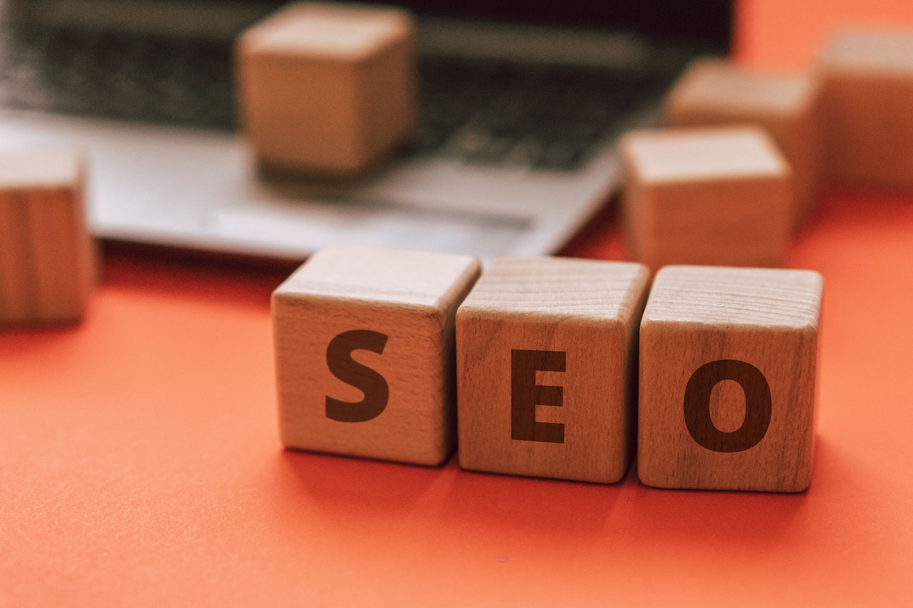 Crește vizibilitatea site-ului tău cu Advertoriale SEO