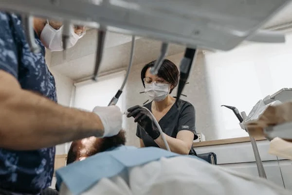 Ți-e frică de dentist? Iată cum poți gestiona această problemă