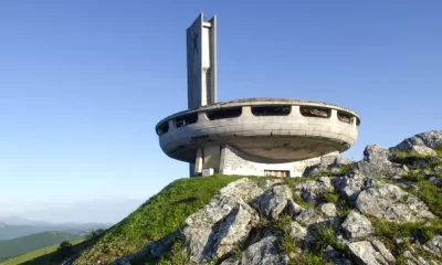 Monumentul comunist, în forma de OZN, din țara vecină, care atrage zeci de mii de vizitatori anual