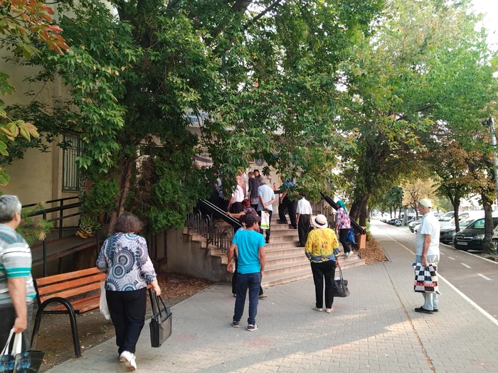 Vrancea: Peste 13.000 de pensionari rămân cu pensiile ”înghețate” după recalculare. Câți dintre ei s-au ales cu majorări