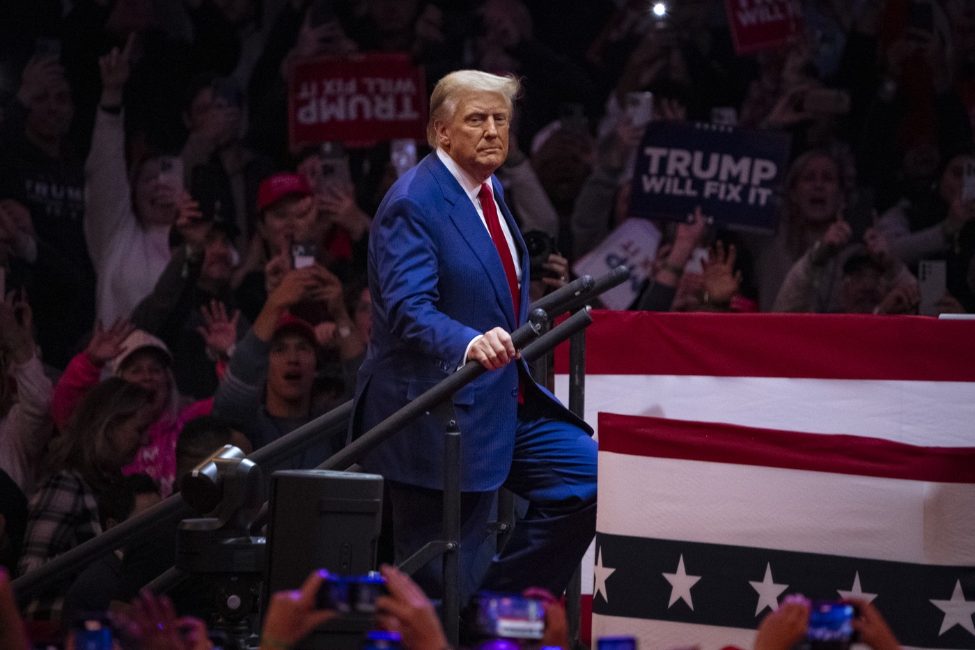 Controverse după evenimentul de campanie al lui Donald Trump de la New York. Mitingul, marcat de atacuri la persoană și remarci xenofobe