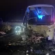 Cum s-a produs accidentul soldat cu doi morți și 19 răniți. Șoferul de 17 ani, cu mașina furată, a intrat într-un autocar cu muncitori străini