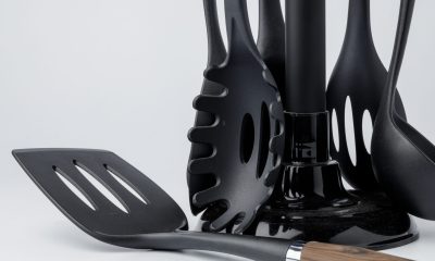 De ce să nu folosești niciodată ustensile din plastic negru în bucătărie. Pericolul ascuns pentru sănătate