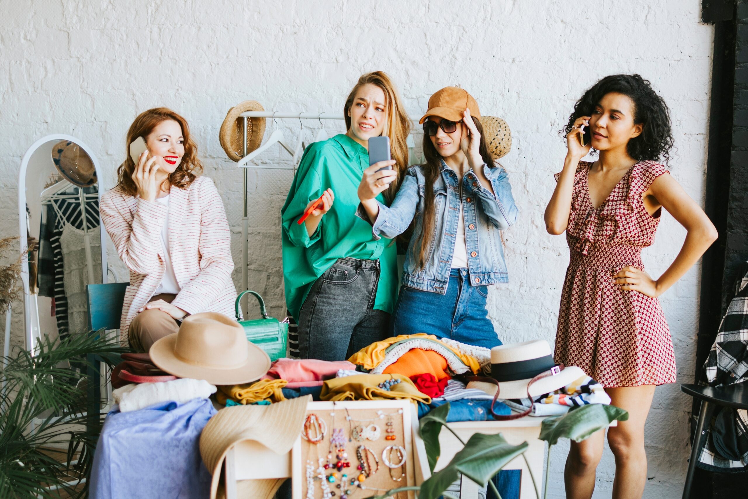 Hainele SECOND HAND, viitorul sustenabil al modei. Fiecare european aruncă anual la gunoi aproximativ 11 kg de haine