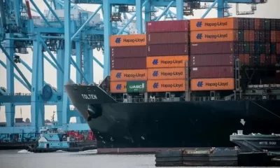 Lucrătorii și operatorii portuari americani au ajuns la un acord pentru a pune capăt imediat grevei de pe Coasta de Est care a blocat transportul maritim
