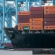 Lucrătorii și operatorii portuari americani au ajuns la un acord pentru a pune capăt imediat grevei de pe Coasta de Est care a blocat transportul maritim
