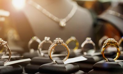 Merită să investești în aur și diamante în contextul economic actual?