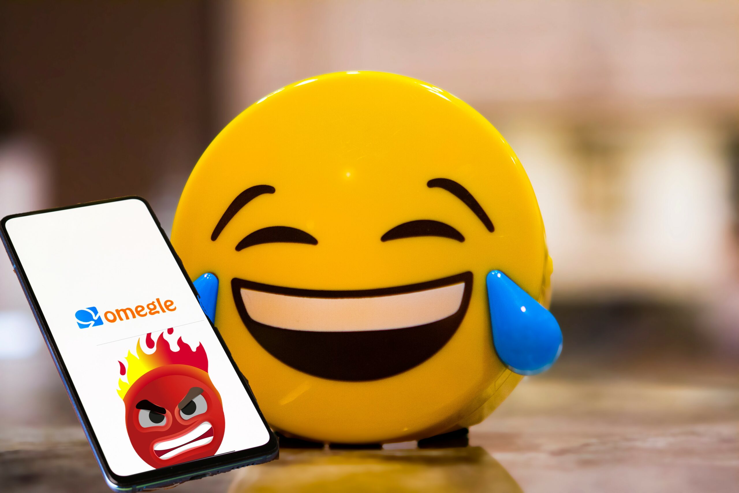 Omegle, popularul site de socializare cu webcam. Era un loc ideal pentru FARSE și amuzament, dar și un refugiu pentru oameni periculoși