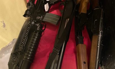 Sute de arme, zeci de mii de catușe și articole pirotehnice capturate de Poliție într-o mega operațiune. Marfa provenea dintr-un magazin on-line