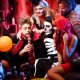 Cum poți organiza o noapte memorabilă de Halloween, alături de prietenii tăi