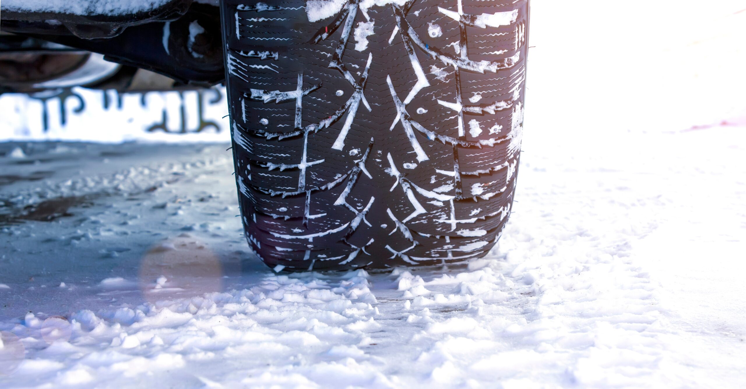 Cât costă DEPOZITAREA anvelopelor de vară pe timpul iernii. Românii au făcut coadă la vulcanizări