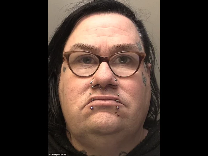 O persoană transgender, condamnată pentru pedofilie după ce a violat o fată de 11 ani