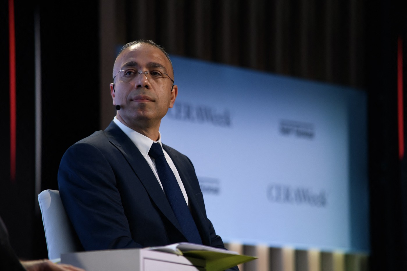 Un oficial de rang înalt conferinței climatice COP29 a fost surprins în timp ce negocia afaceri în domeniul petrolului și gazelor